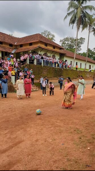 പ്രമാണം:25065-EKM-GOAL2026-kick 2.jpg