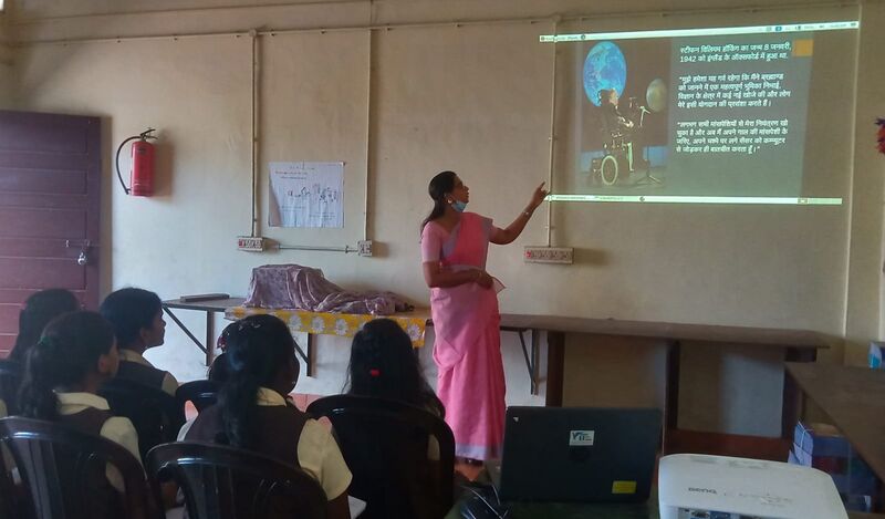 പ്രമാണം:25091 ICT class.jpeg