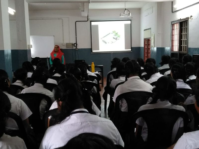 പ്രമാണം:26038-LK- class.jpg