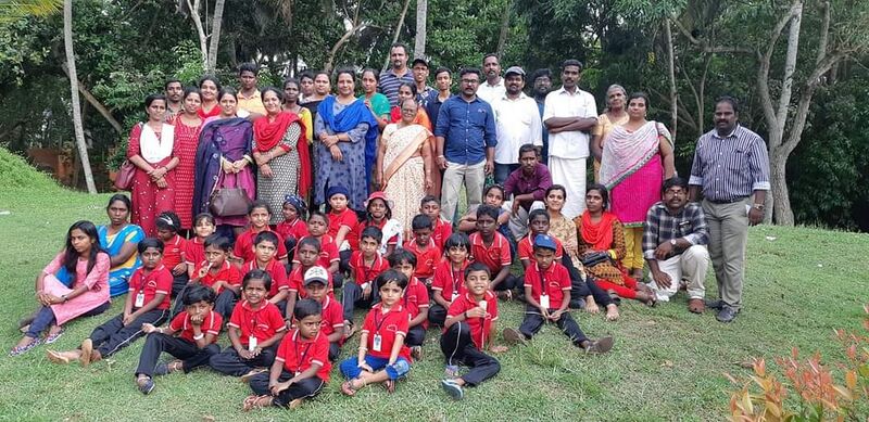 പ്രമാണം:33421thumpavsscstudytour.jpg