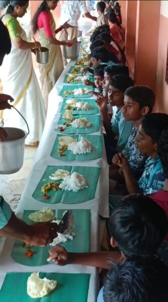 പ്രമാണം:46038 sadya2025.jpg