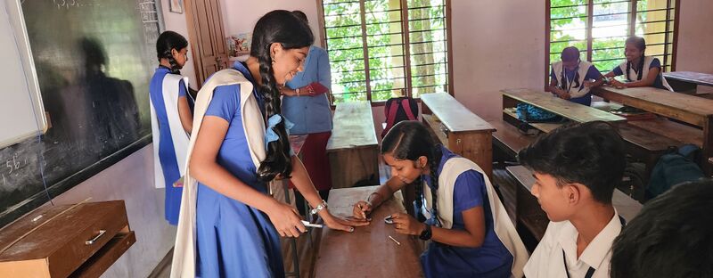 പ്രമാണം:Election 35052 232.jpg