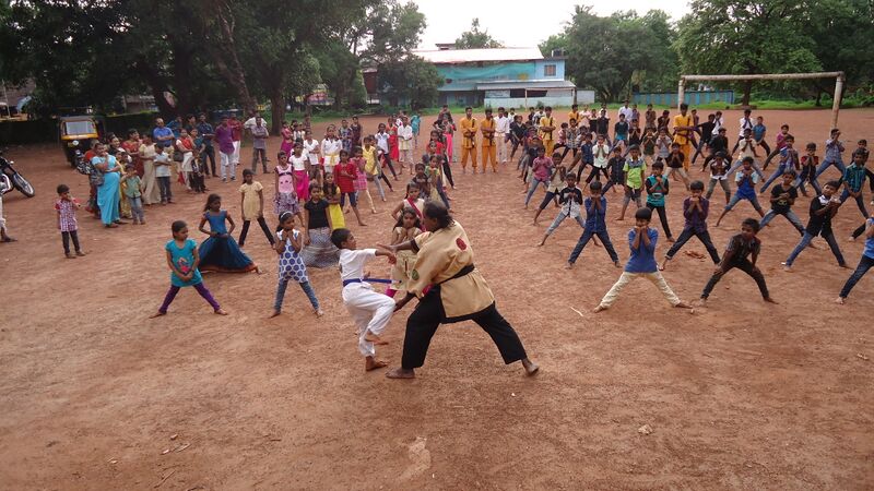 പ്രമാണം:KARATTE CLASS.JPG