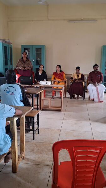 പ്രമാണം:12072 summercamp9th1.jpg
