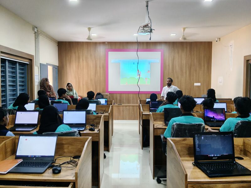 പ്രമാണം:19066- lkcamp 2.jpg