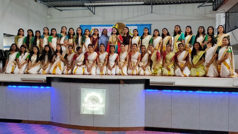 പ്രമാണം:21001- ALL STUDENTS.jpg