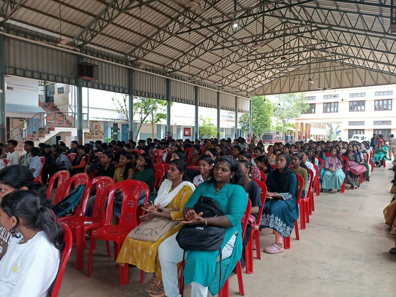 പ്രമാണം:23071-praveshanolsavam26-2.jpg