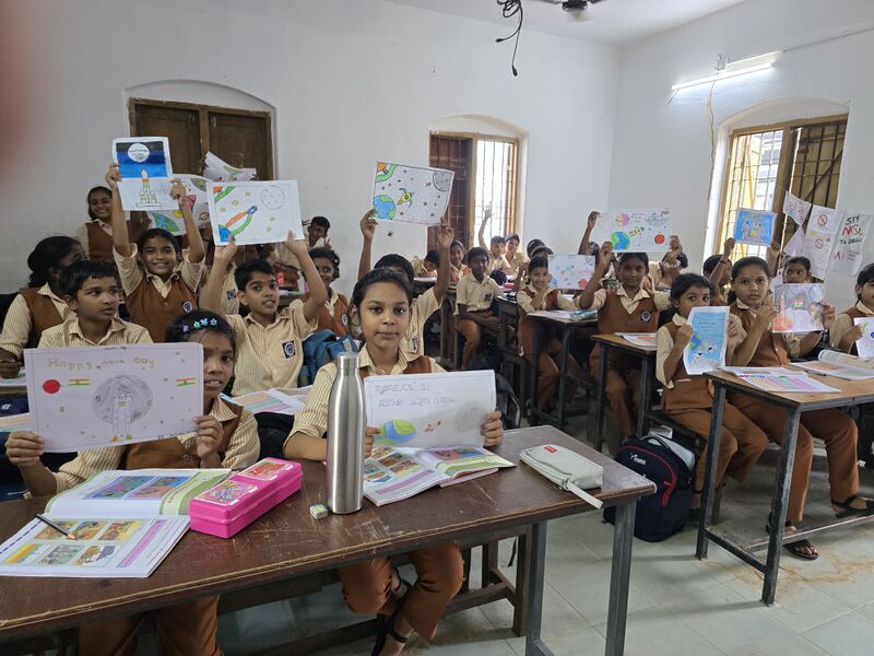 പ്രമാണം:25068 2025-26 chandradinam poster making2.jpg