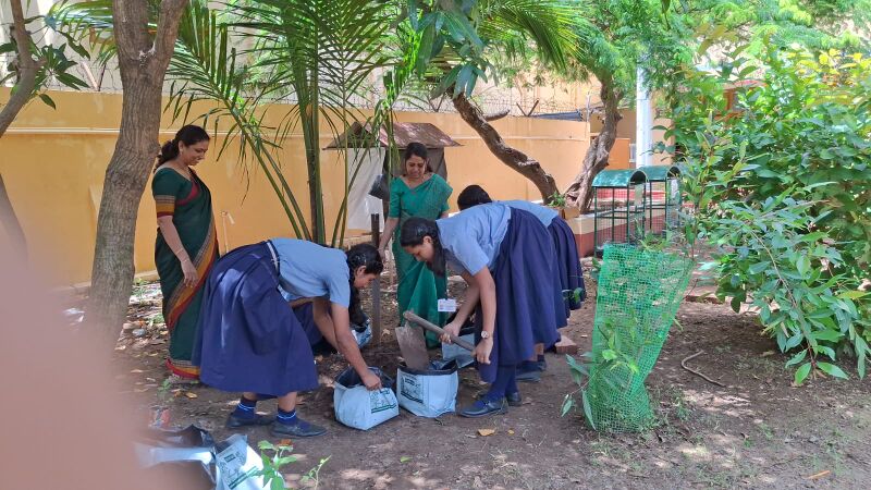 പ്രമാണം:26084 VEGETABLE PLANTING 2025-26.jpeg