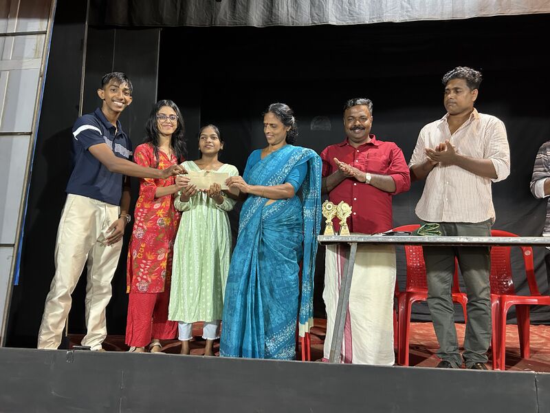 പ്രമാണം:35052 onamour 1.jpg