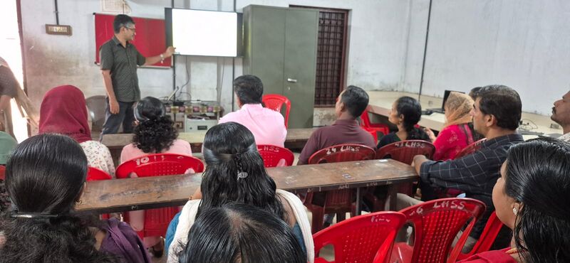 പ്രമാണം:35055 little kites 2025.jpg