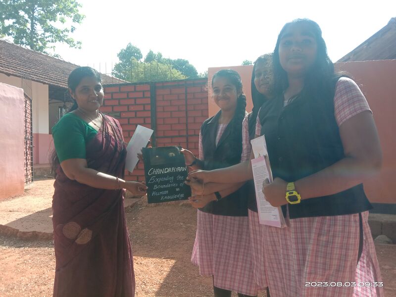 പ്രമാണം:42050 chandrayan..jpg