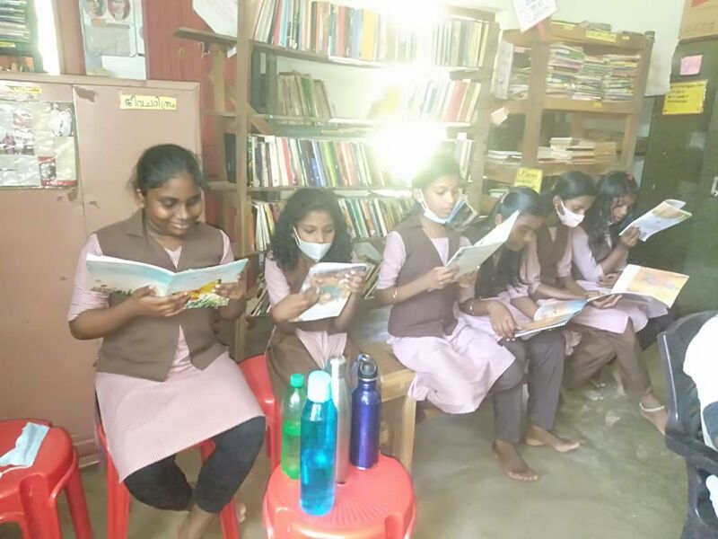 പ്രമാണം:44055 library reading14.jpeg