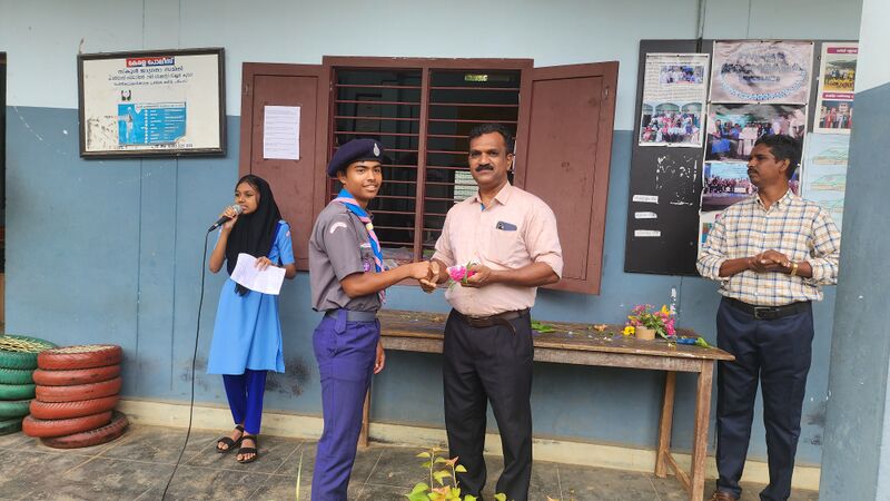 പ്രമാണം:47045-teachers day1.jpg