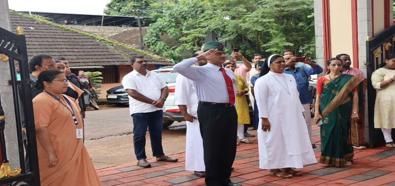 പ്രമാണം:Independence3 2553 13006.JPG