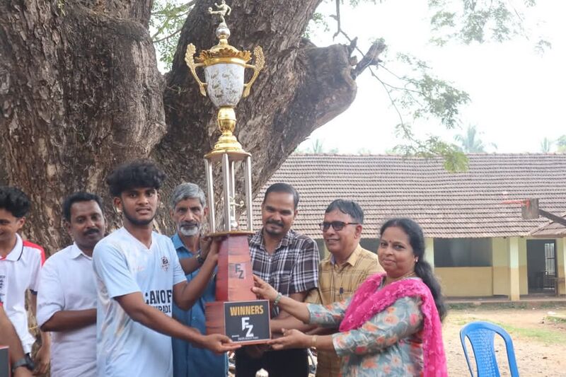 പ്രമാണം:09026 Sportsday2.jpeg