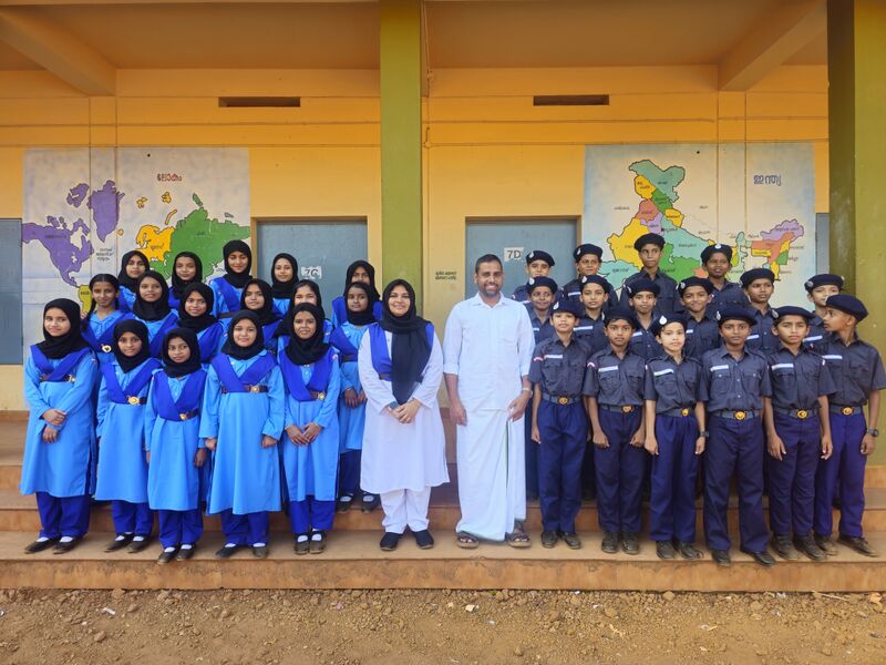 പ്രമാണം:19862 SCOUT AND GUIDE.jpg