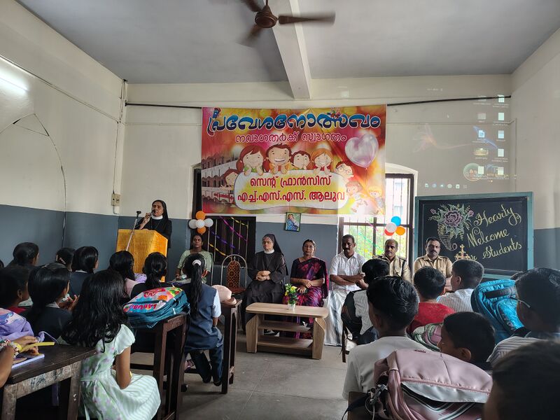 പ്രമാണം:25018 praveshanolsavam 2026.jpg