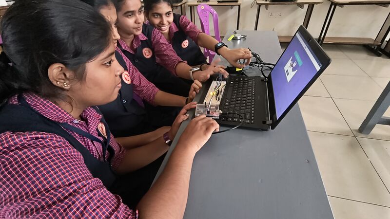 പ്രമാണം:25044 robotic exhibitio1.jpg