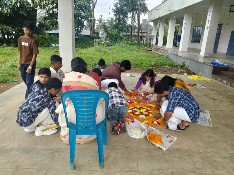 പ്രമാണം:32501 Onam 2.jpg