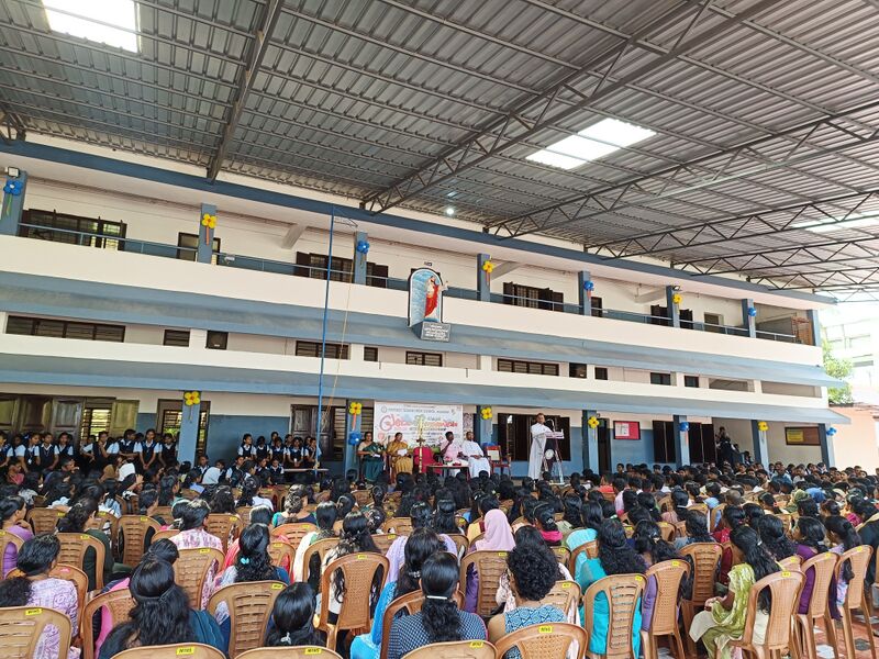 പ്രമാണം:34046 prev2.jpg