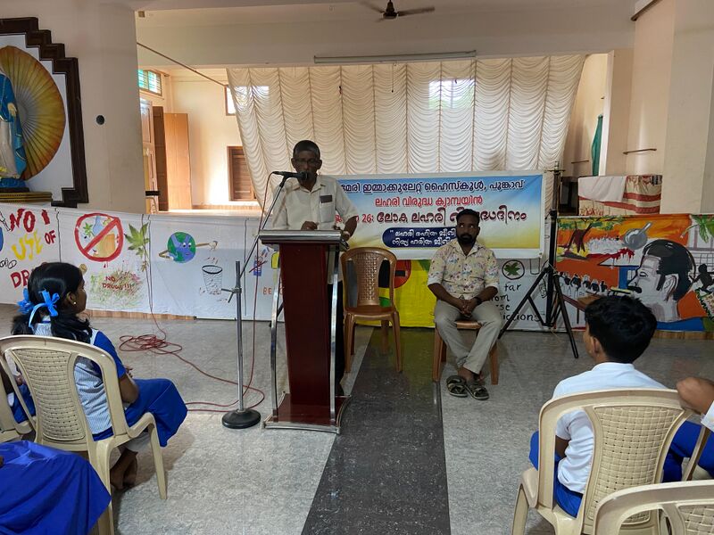 പ്രമാണം:35052 class lahari 2.jpg