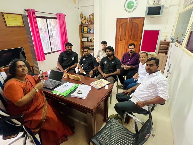 പ്രമാണം:Football coaching.jpeg