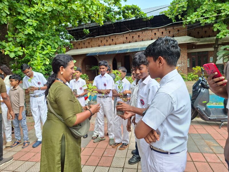 പ്രമാണം:വൃക്ഷത്തൈ വിതരണം-43083.jpg