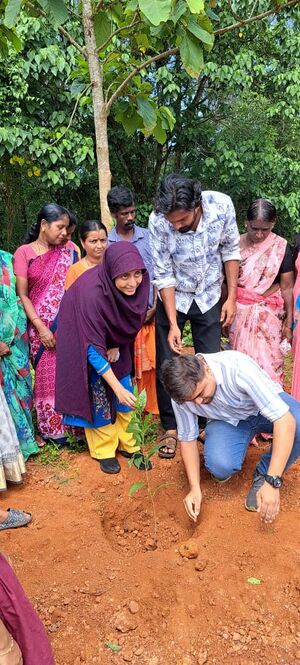 11411-KGD-Planting2 .jpeg