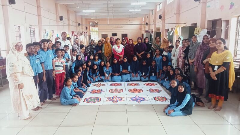 പ്രമാണം:19862 glance1.jpg