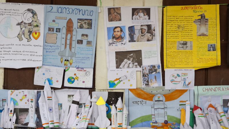 പ്രമാണം:19862 moonday3.jpg