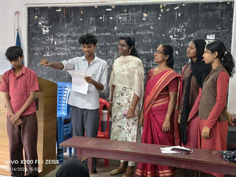 പ്രമാണം:20047-school election1.jpg