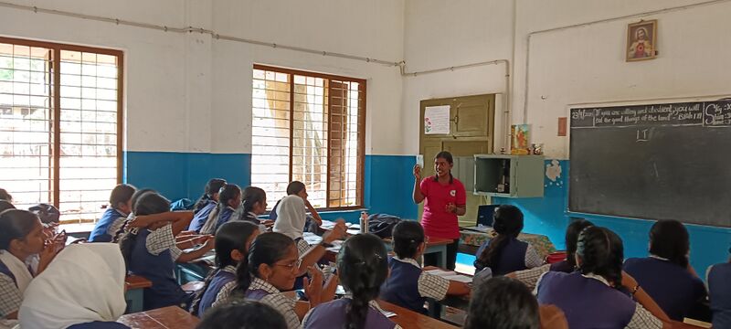 പ്രമാണം:25045-IT training pic 4.jpg