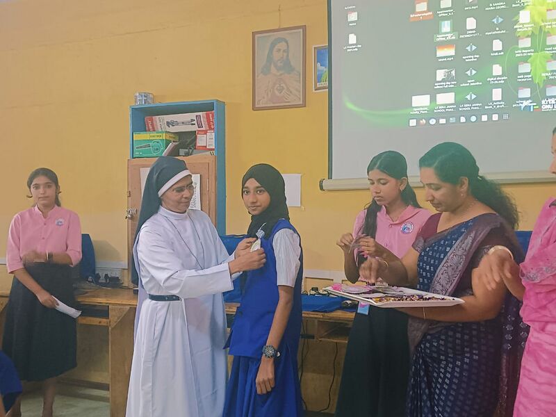 പ്രമാണം:29040-Little Kites Freshers day -1.jpg