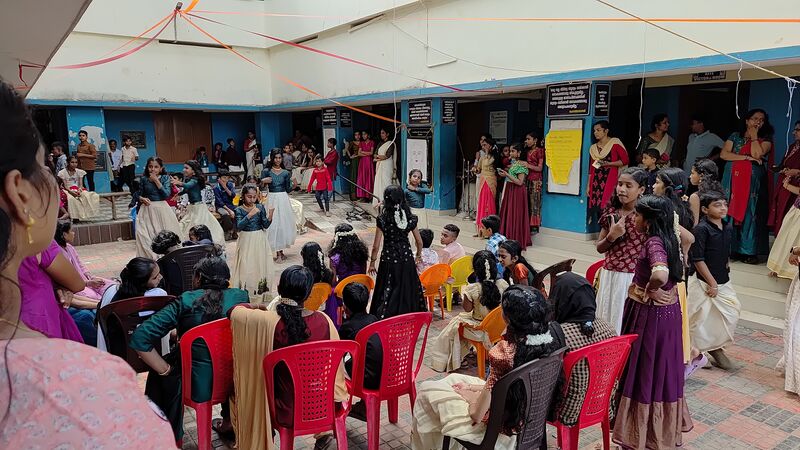 പ്രമാണം:42085 ONAM 25 9.resized.jpg