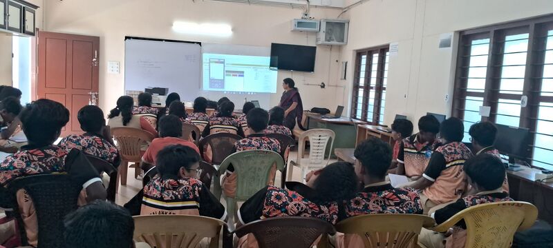 പ്രമാണം:44046 lk24 mobile1.jpg