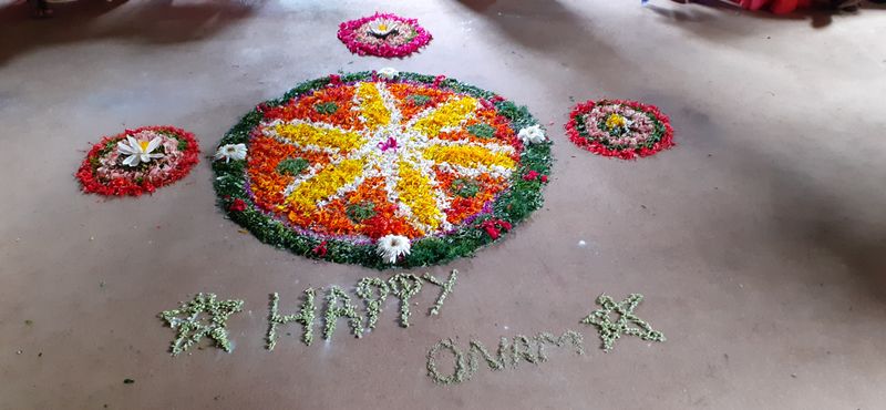 പ്രമാണം:45004-ktm-pookkalam3.jpg