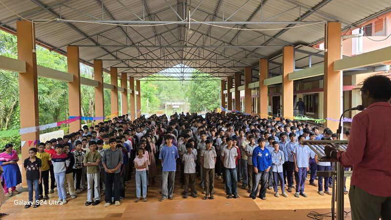 പ്രമാണം:13085 school assembly.jpg