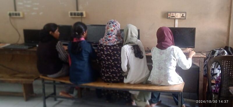 പ്രമാണം:18365 compter lab.jpeg