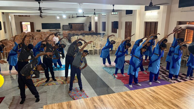 പ്രമാണം:35052 yoga scoutguide 1 26.jpg