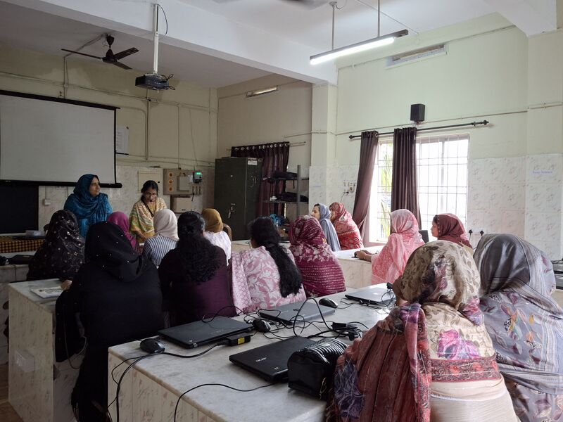 പ്രമാണം:47064-lk-parents meet1.jpg