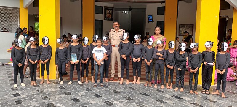 പ്രമാണം:Anti-Drugs day Flash mob.jpg