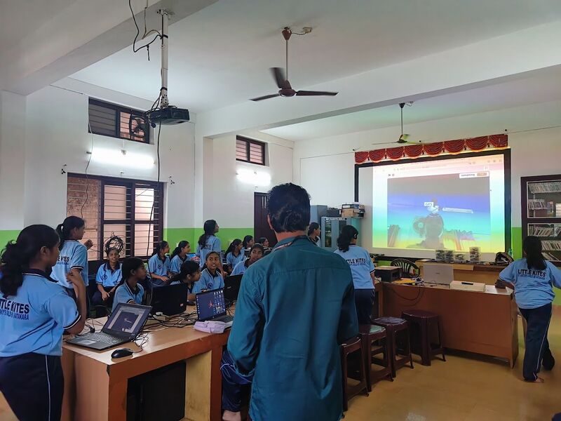 പ്രമാണം:16002 lk2025-28 batch1 3.jpg