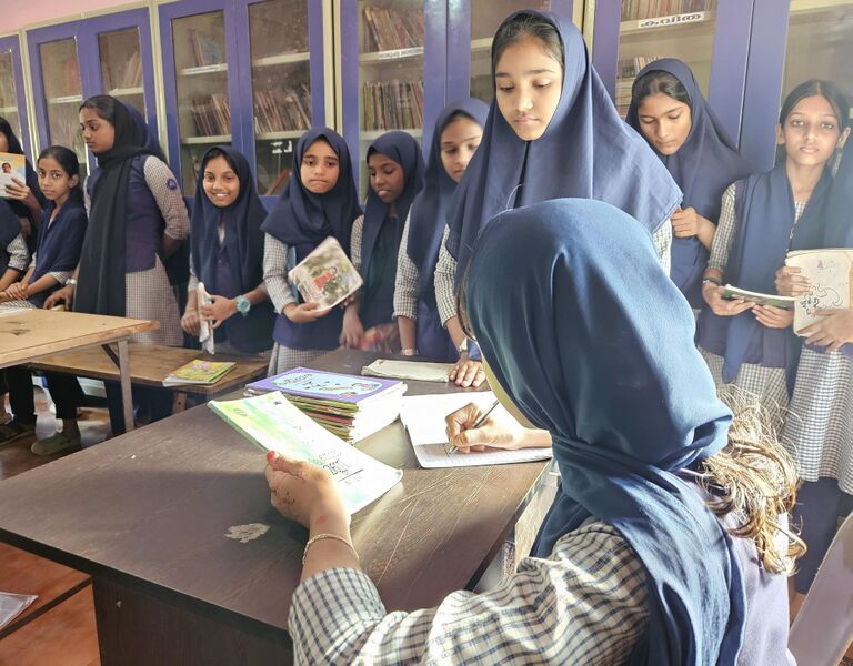 പ്രമാണം:18673 school library.jpg