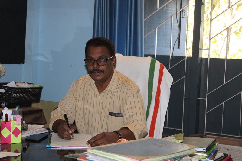 പ്രമാണം:19068 headmaster.jpeg