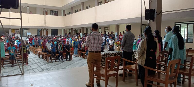 പ്രമാണം:21140--4 vertical colum.jpg