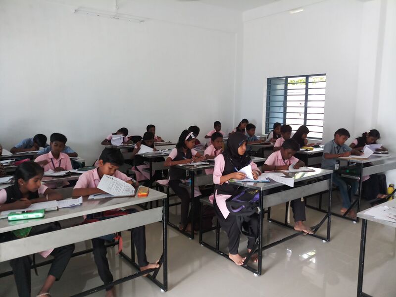 പ്രമാണം:21361class room.jpg