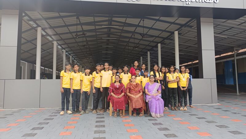 പ്രമാണം:27020 LK 2025-28 GroupPhoto.jpg