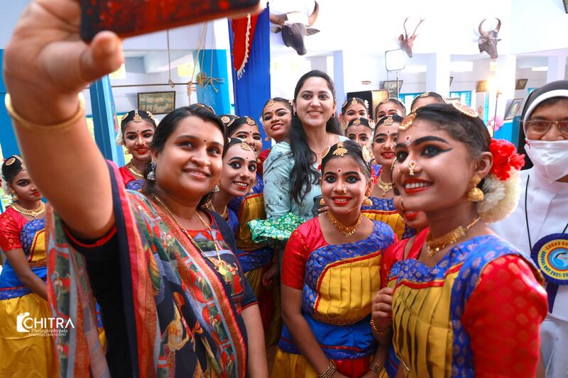 പ്രമാണം:31076 dance.jpg