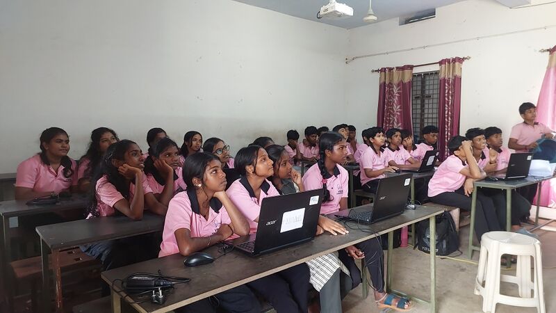 പ്രമാണം:36055 camplk1.jpg